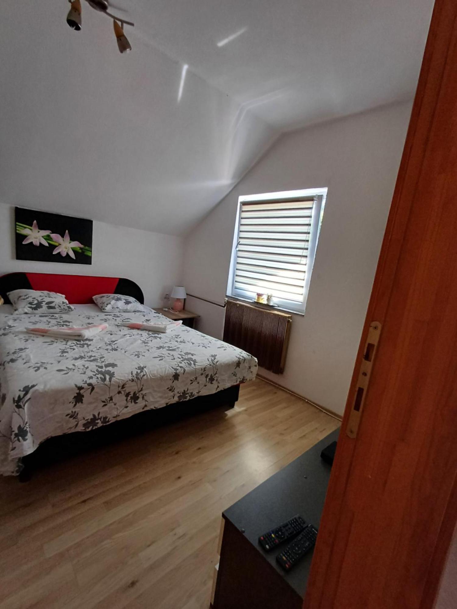 Apartman Denis Una Luzine Εξωτερικό φωτογραφία