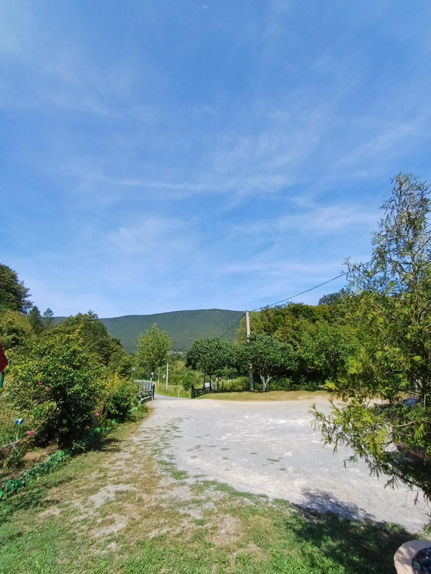 Apartman Denis Una Luzine Εξωτερικό φωτογραφία