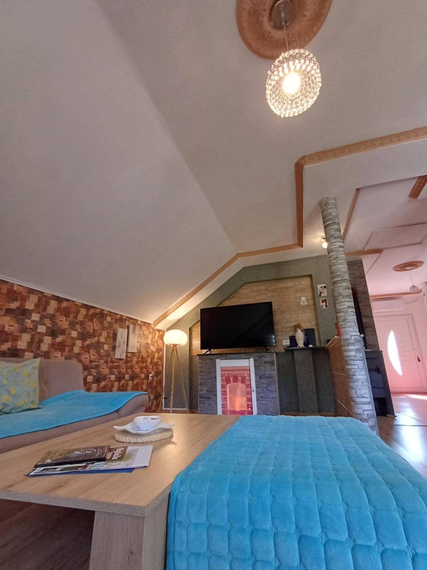 Apartman Denis Una Luzine Εξωτερικό φωτογραφία