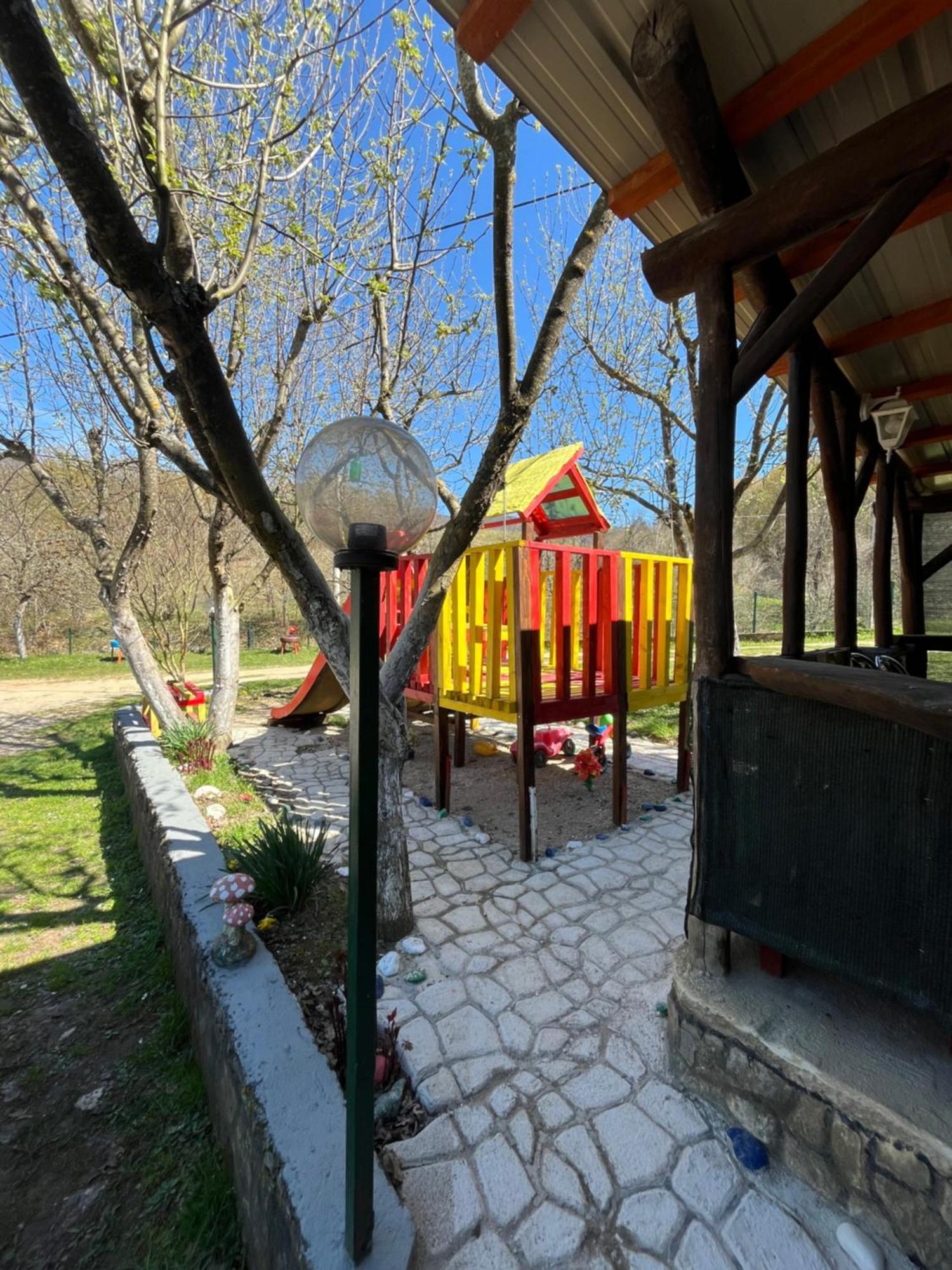 Apartman Denis Una Luzine Εξωτερικό φωτογραφία